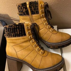 Women size 11 hikers